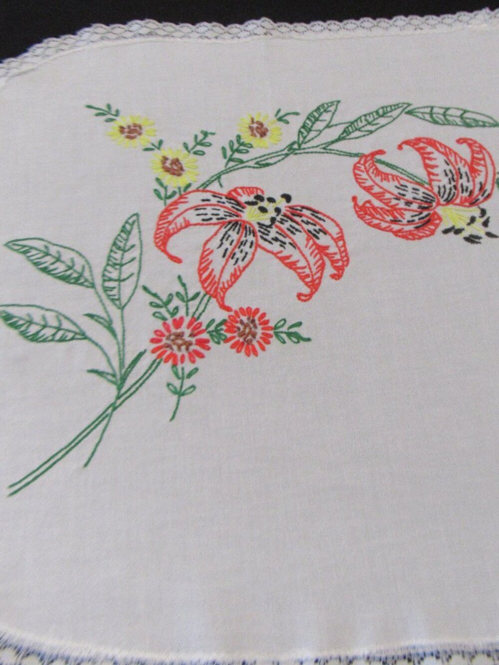 #7 Table Runner Embroidered - Picture 8 of 9